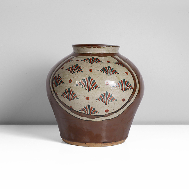 A stoneware vase made by Hamada Tomoo sold at auction by Maak