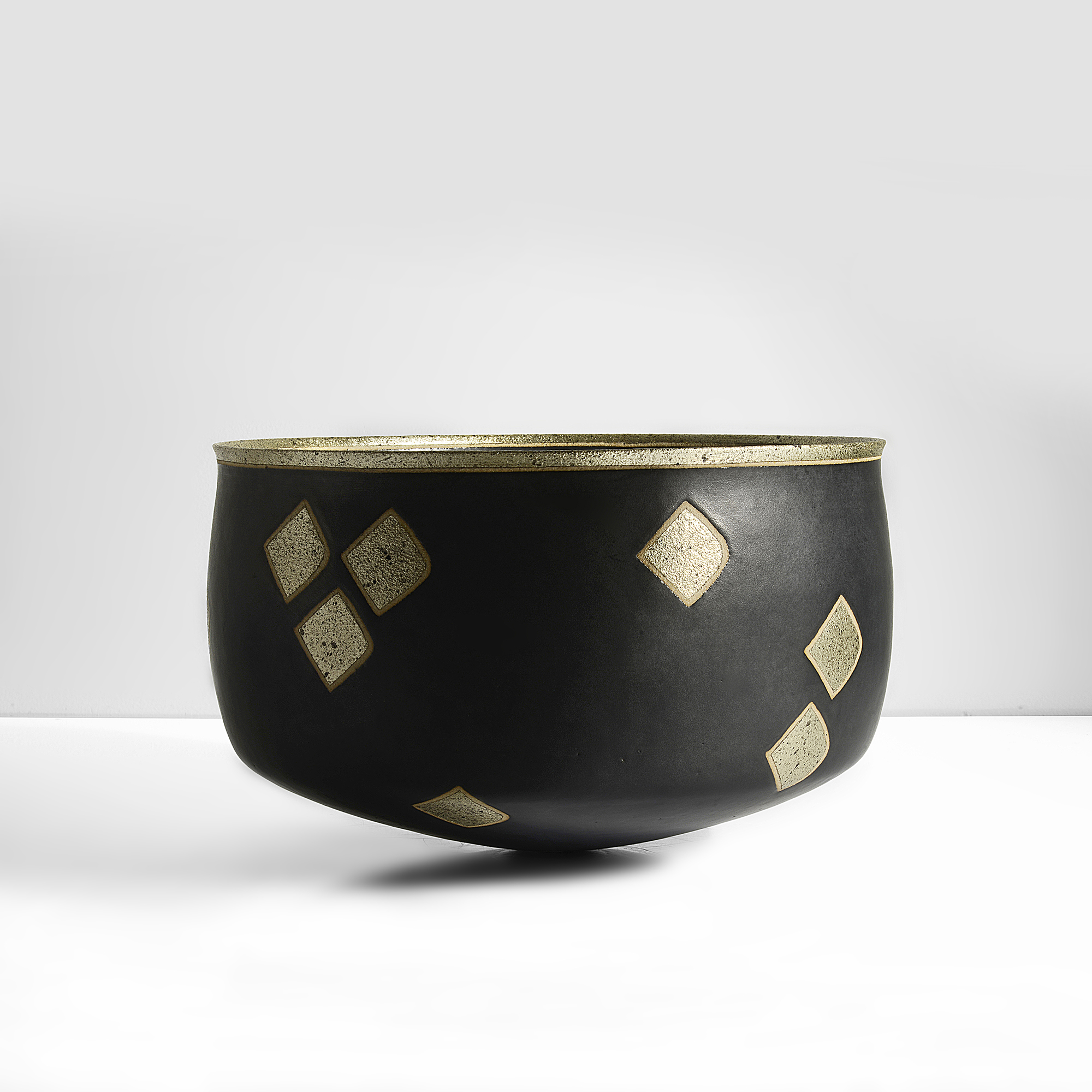 A black and gold stoneware bowl made by Alev Ebuzziya Siesbye in 2007 sold at auction by Maak