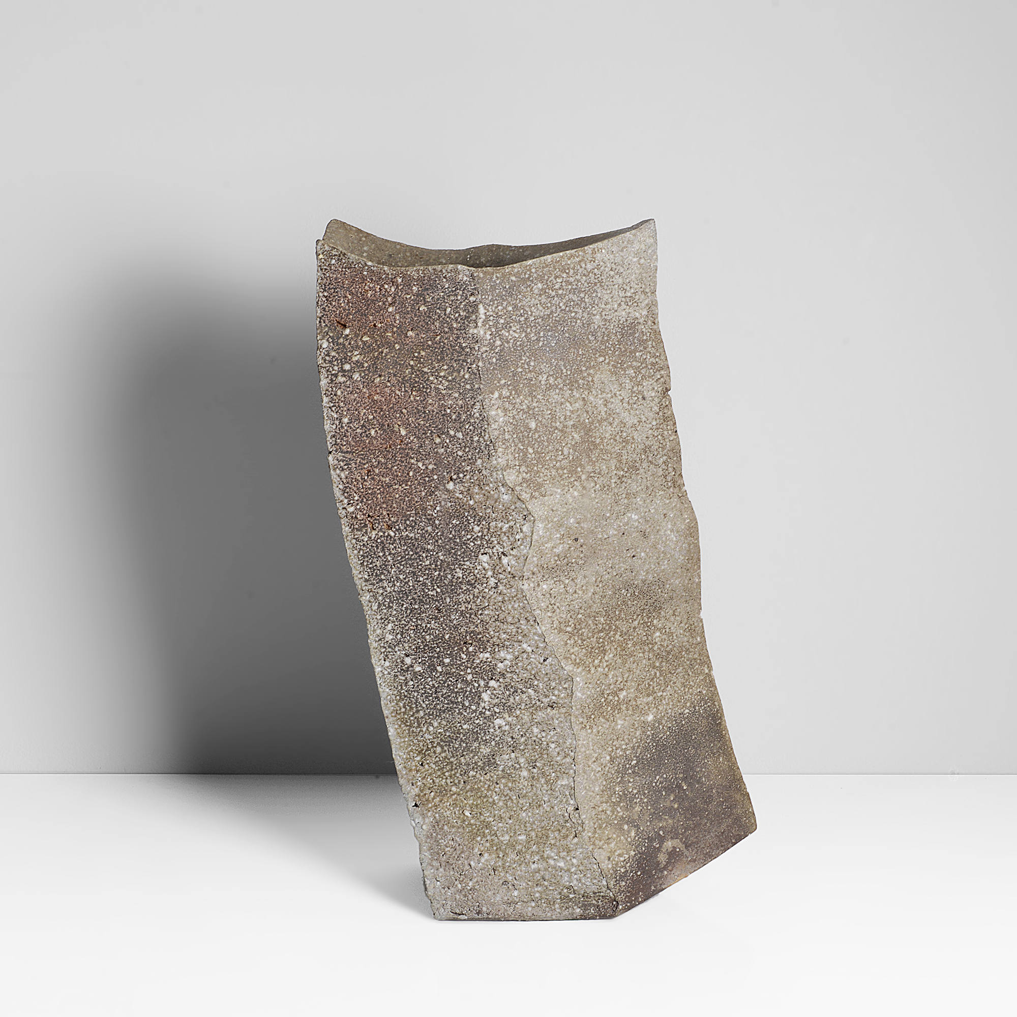 A stoneware sculptural form made by Japanese artist Kohyama Yasuhisa in 2007 sold at auction by Maak