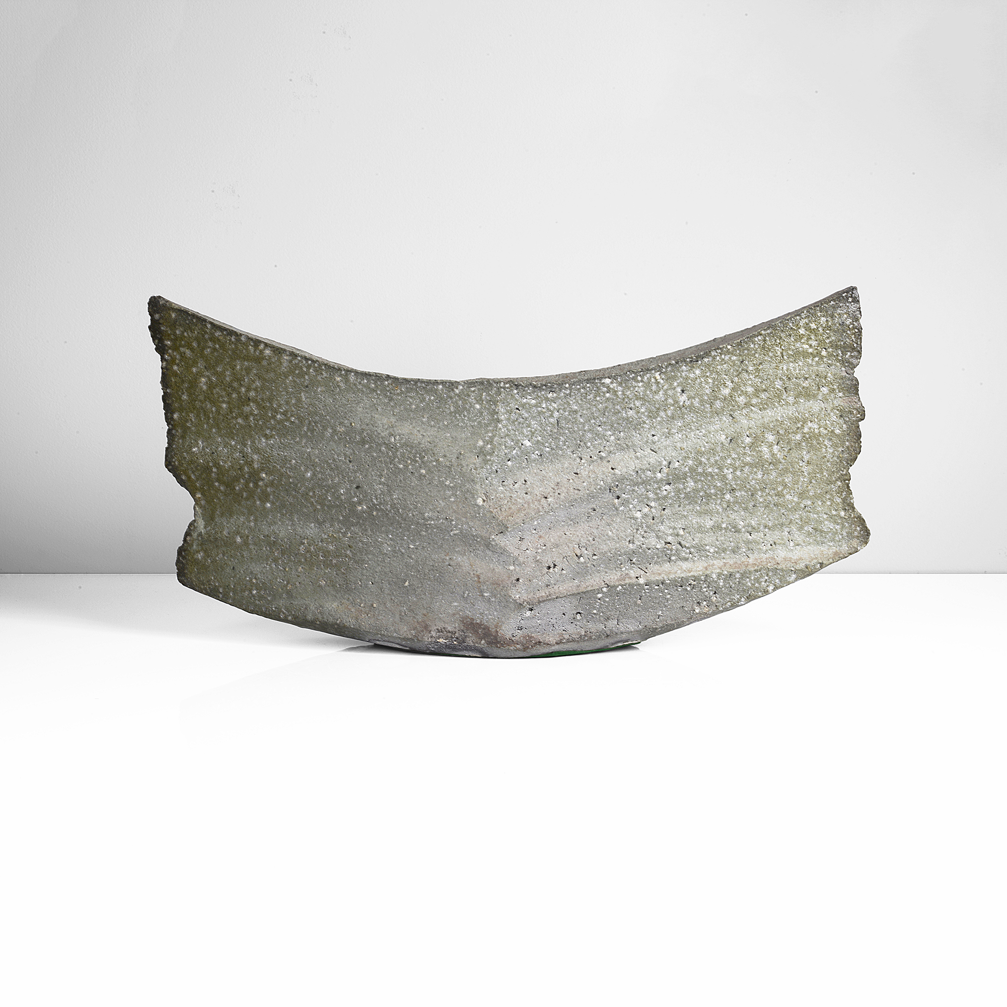 A stoneware vessel made by Japanese artist Kohyama Yasuhisa sold at auction by Maak