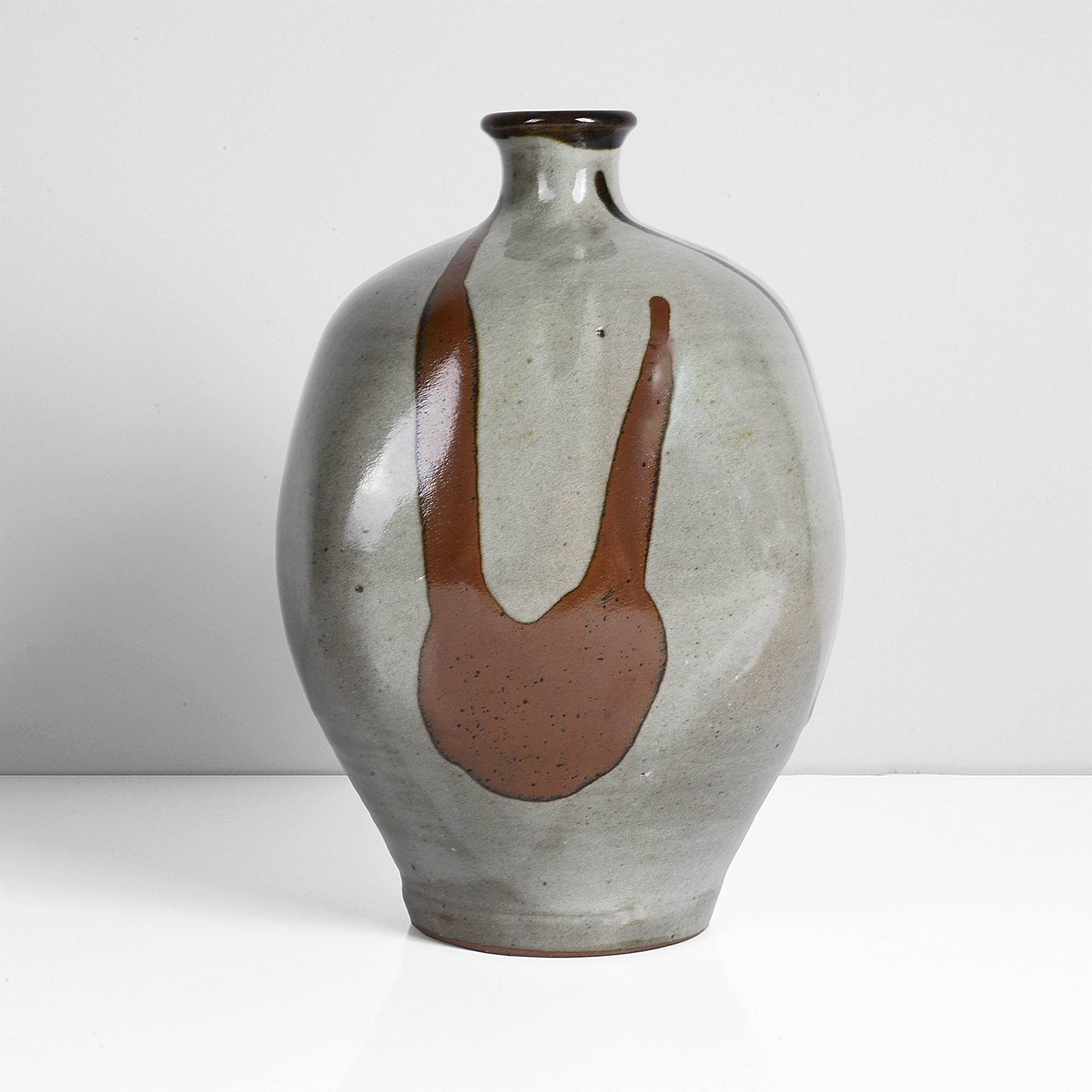 A grey and green ash stoneware vase made by Japanese artist Ichino Shigeyoshi sold at auction by Maak