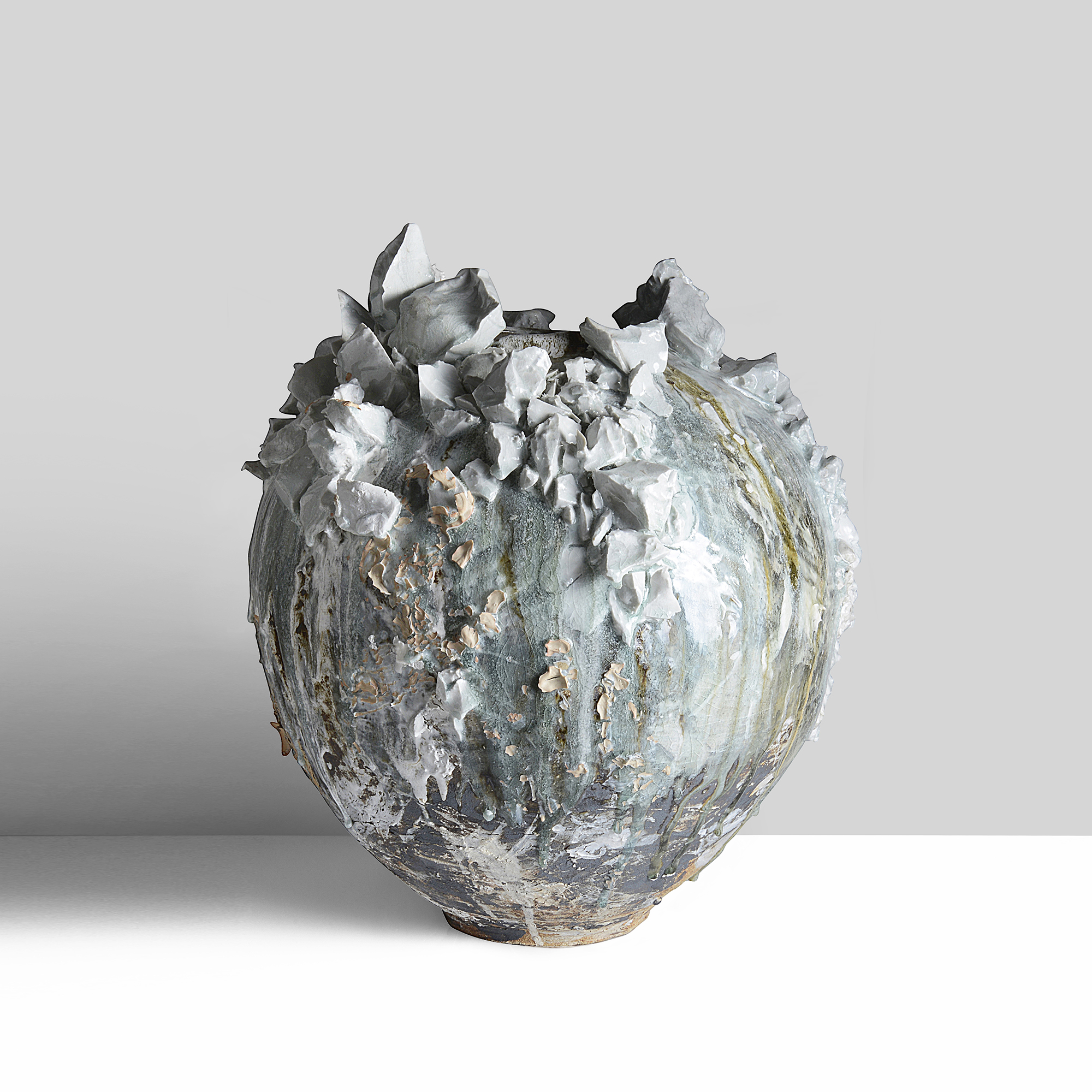 A stoneware monumental moon jar made by Akiko Hirai in 2021 sold at auction by Maak